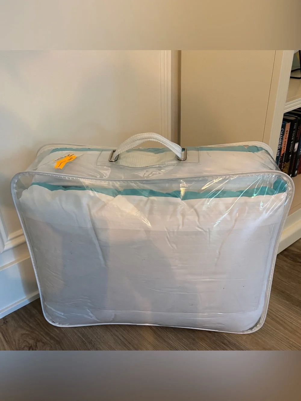 Set of 2 bed pillows white 17X24”